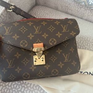 Louis Vuitton Monogram Crossbody Bag - Pochette Métis